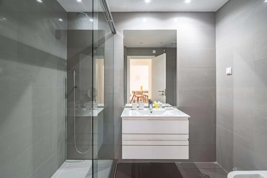 Apartamento T1 para Arrendamento em Campolide Foto 15