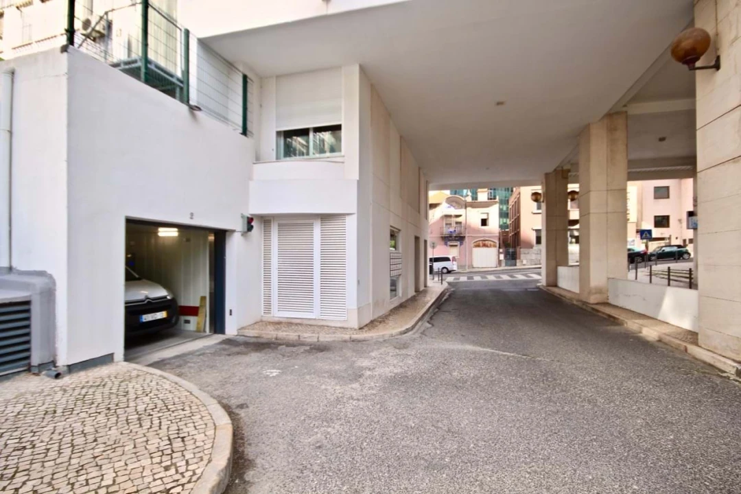 Apartamento T1 para Arrendamento em Campolide Foto 19