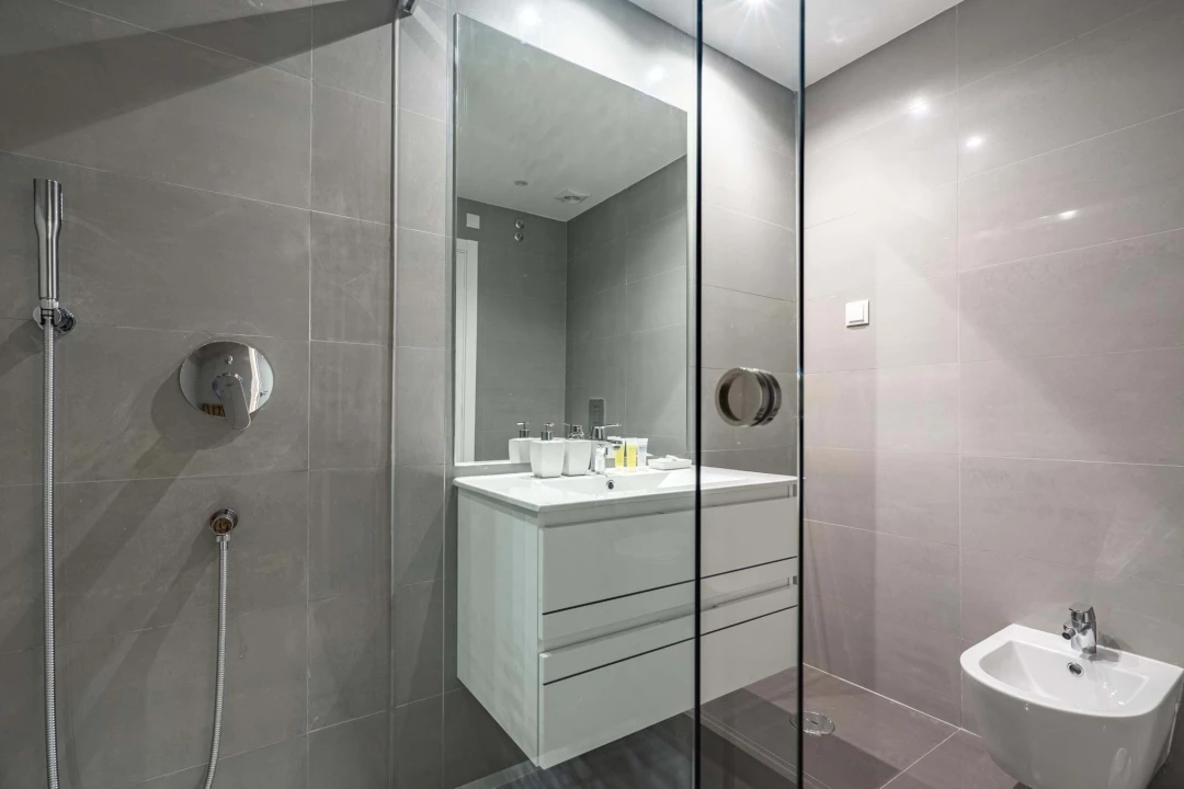 Apartamento T1 para Arrendamento em Campolide Foto 14