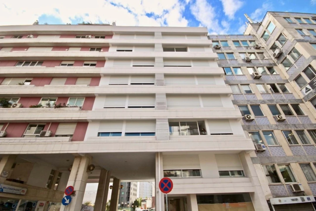 Apartamento T1 para Arrendamento em Campolide Foto 20