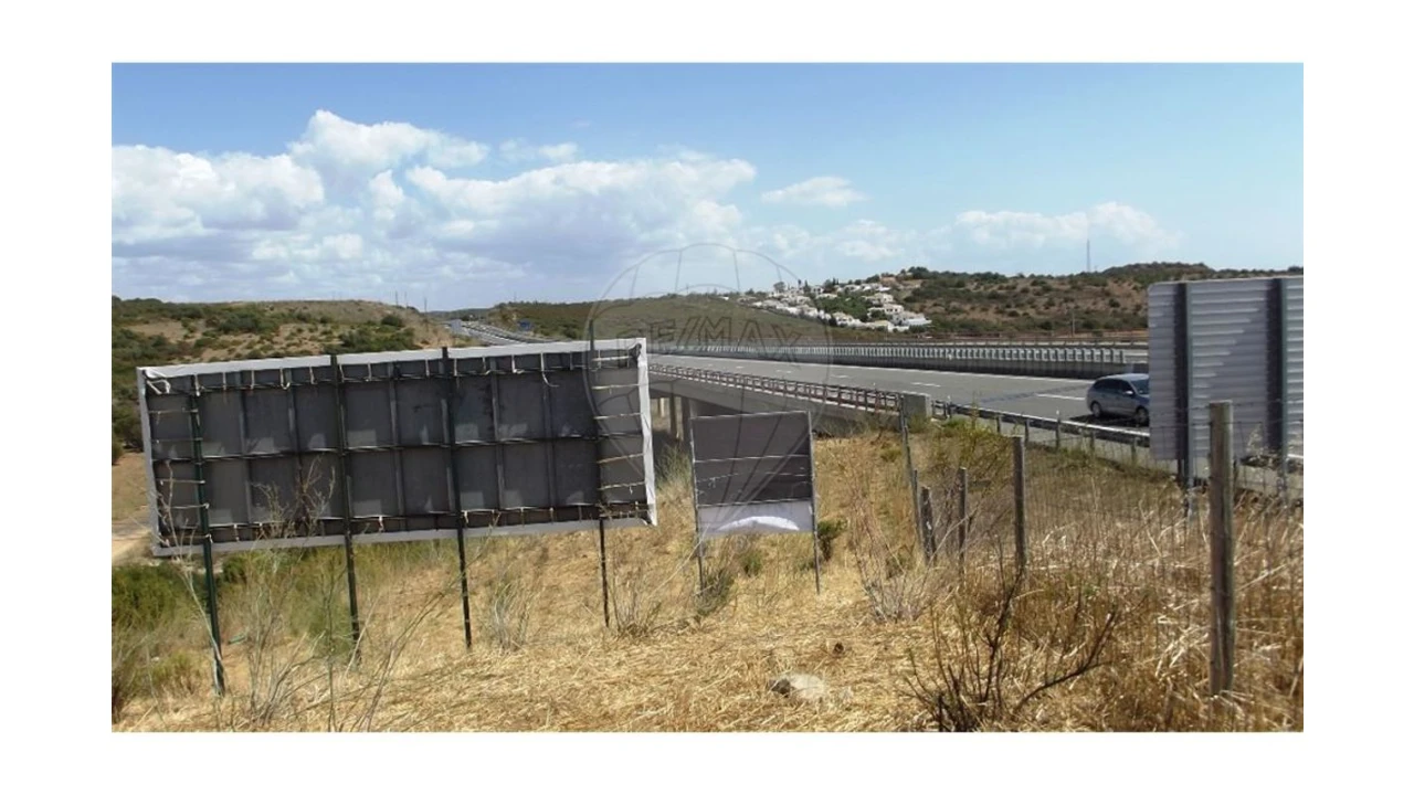Terreno para Venda em Bensafrim e Barão de São João Foto 4
