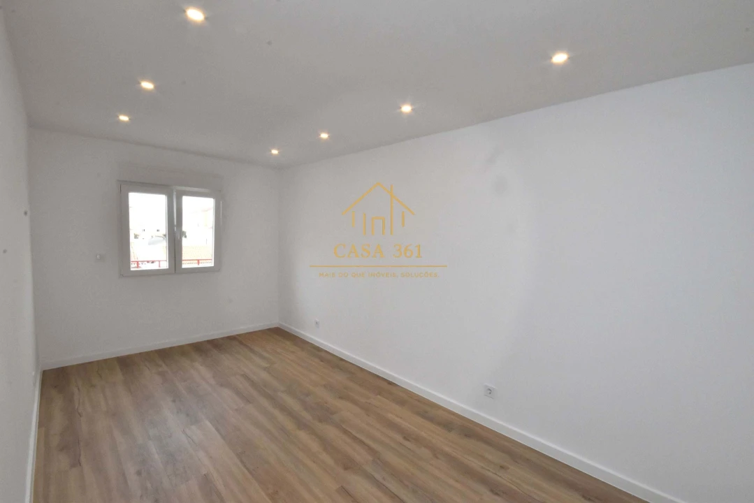 Apartamento T2 para Venda em Camarate, Unhos e Apelação Foto 19