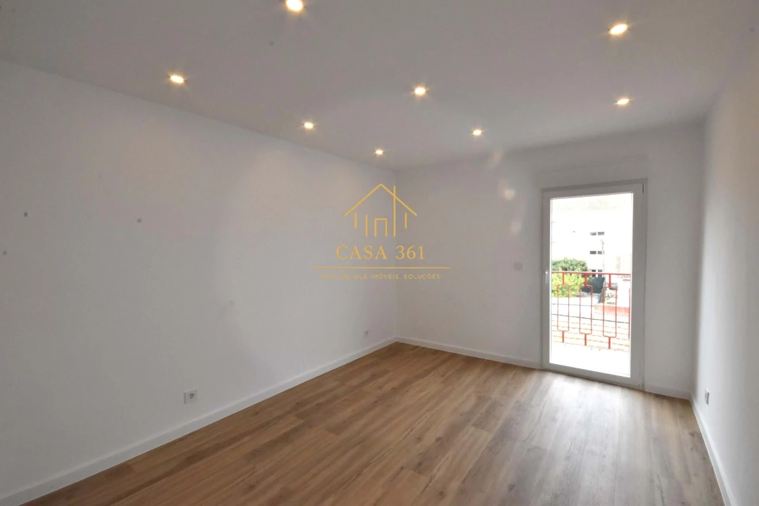 Apartamento T2 para Venda em Camarate, Unhos e Apelação Foto 13