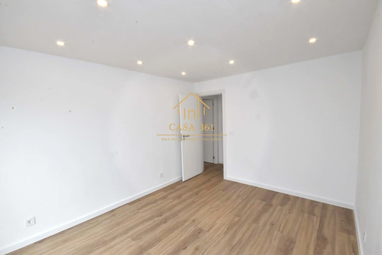 Apartamento T2 para Venda em Camarate, Unhos e Apelação Foto 15