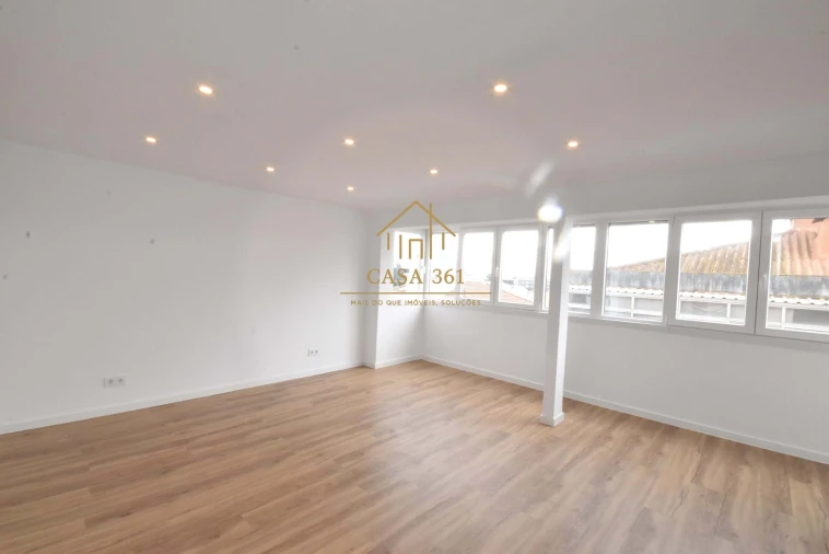 Apartamento T2 para Venda em Camarate, Unhos e Apelação Foto 11