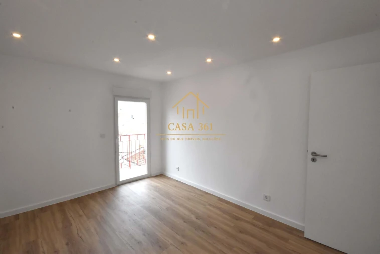 Apartamento T2 para Venda em Camarate, Unhos e Apelação Foto 14