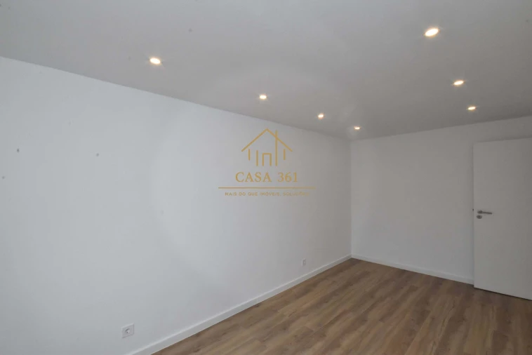 Apartamento T2 para Venda em Camarate, Unhos e Apelação Foto 22