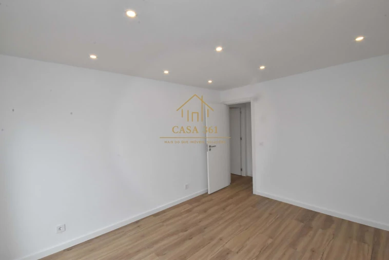 Apartamento T2 para Venda em Camarate, Unhos e Apelação Foto 17