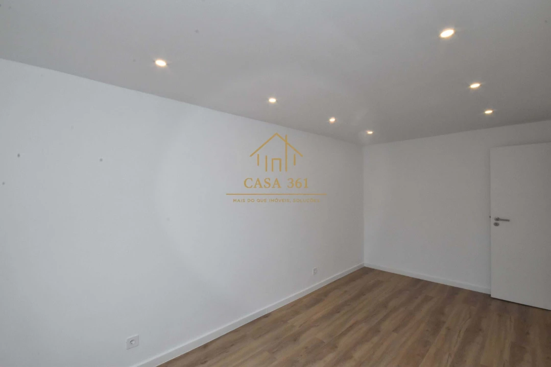 Apartamento T2 para Venda em Camarate, Unhos e Apelação Foto 22