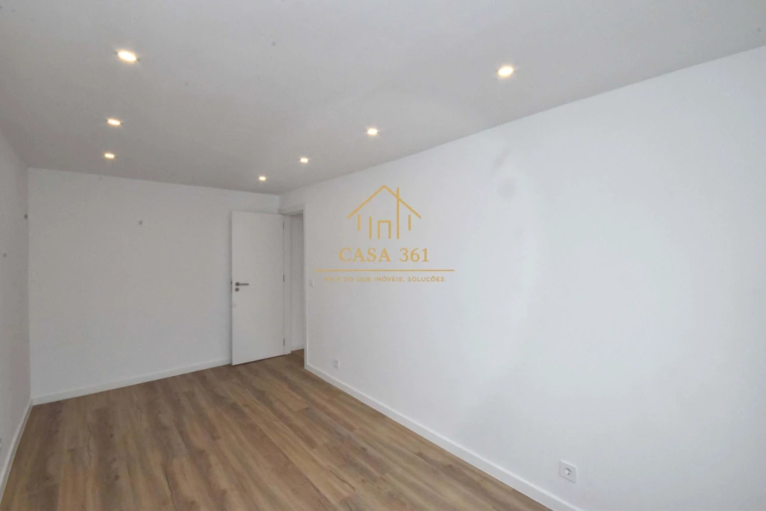 Apartamento T2 para Venda em Camarate, Unhos e Apelação Foto 21