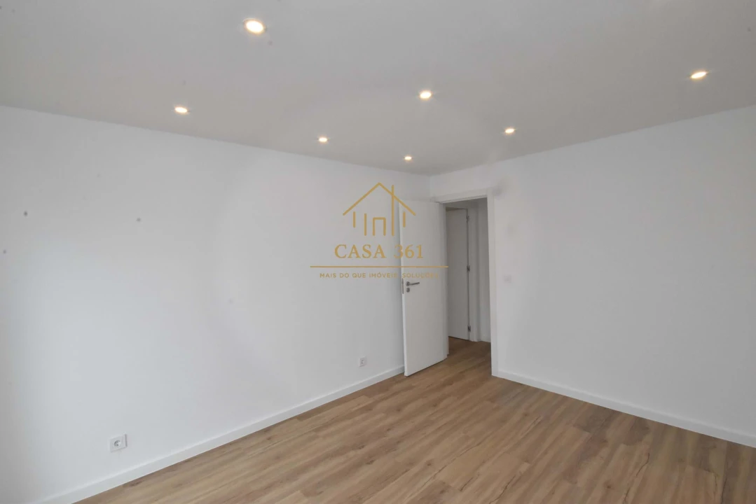 Apartamento T2 para Venda em Camarate, Unhos e Apelação Foto 17