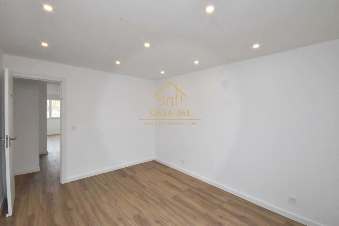 Apartamento T2 para Venda em Camarate, Unhos e Apelação Foto 16