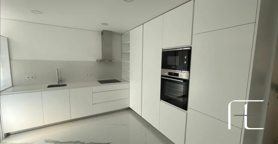 Apartamento T3 para Venda em Lordelo do Ouro e Massarelos Foto 1