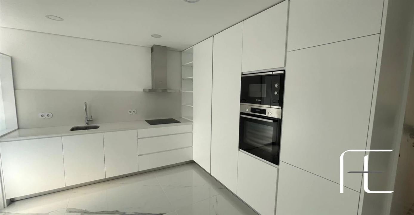 Apartamento T3 para Venda em Lordelo do Ouro e Massarelos Foto 1