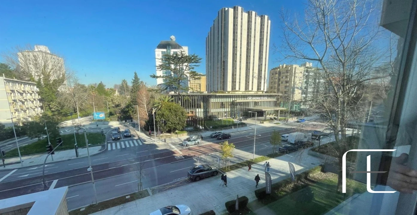 Apartamento T3 para Venda em Lordelo do Ouro e Massarelos Foto 2