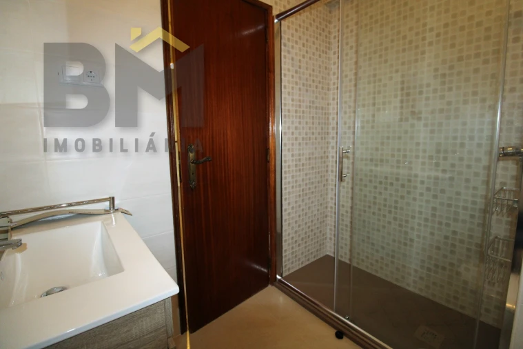 Apartamento T1 para Arrendamento em Castelo Branco Foto 8
