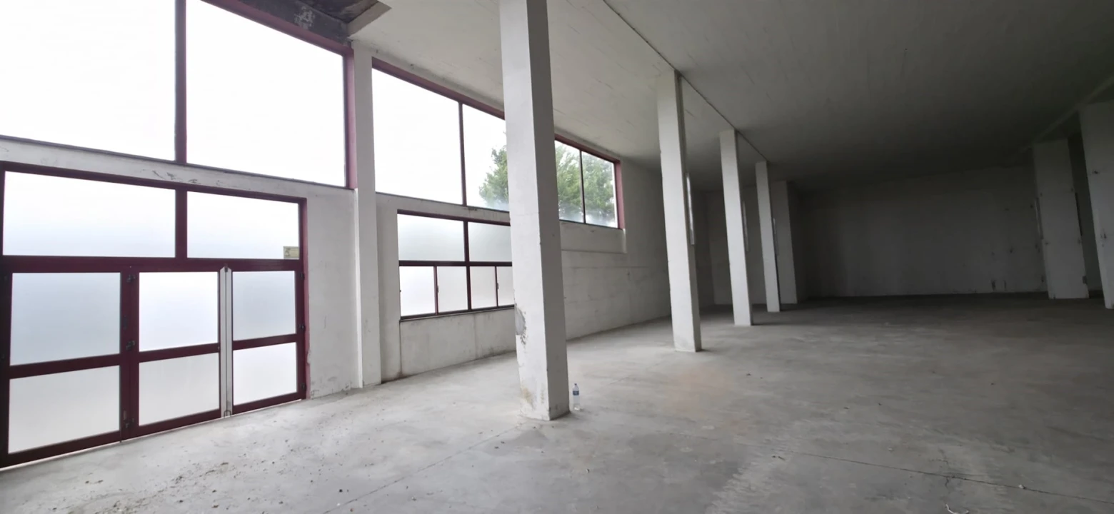 Armazém para Arrendamento em Eiras e São Paulo de Frades Foto 2