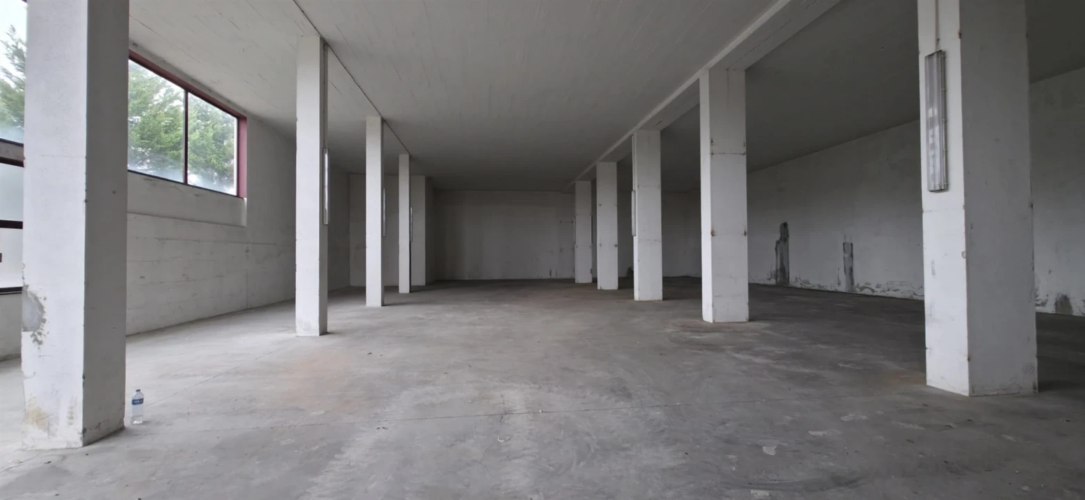 Armazém para Arrendamento em Eiras e São Paulo de Frades Foto 1