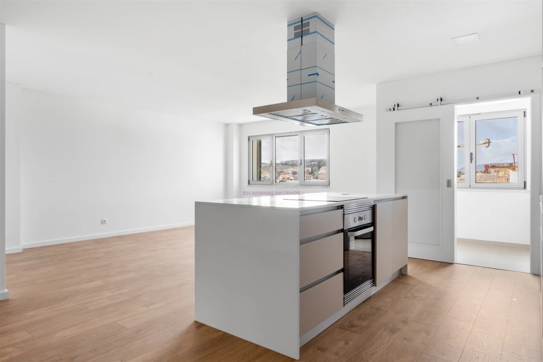 Apartamento T2 para Venda em Camarate, Unhos e Apelação Foto 9