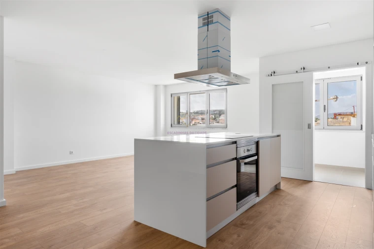 Apartamento T2 para Venda em Camarate, Unhos e Apelação Foto 9