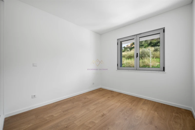 Apartamento T2 para Venda em Camarate, Unhos e Apelação Foto 25