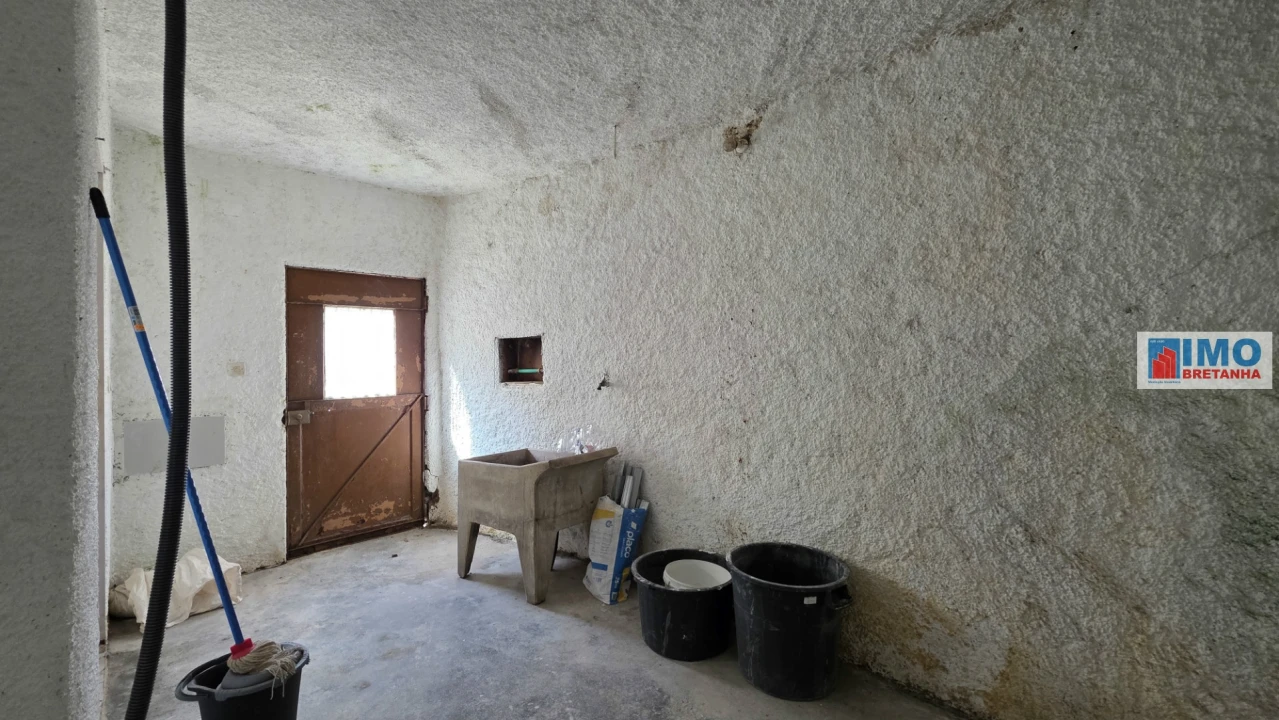 Moradia T2 para Venda em Escalos de Cima e Lousa Foto 9