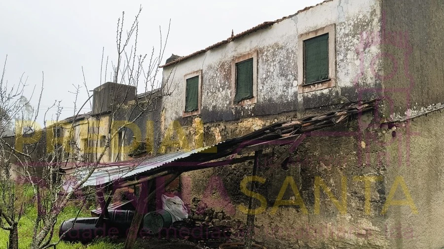 Moradia T2 para Venda em Gondemaria e Olival