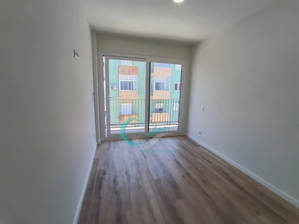 Apartamento T3 para Venda em Almada, Cova da Piedade, Pragal e Cacilhas Foto 15