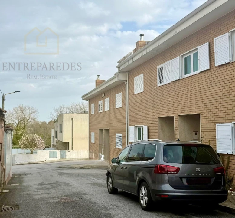 Moradia T4 para Venda em São Felix da Marinha Foto 3