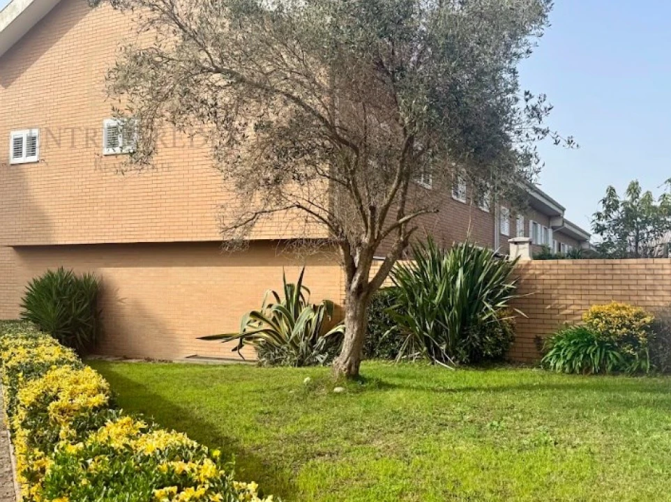 Moradia T4 para Venda em São Felix da Marinha Foto 2