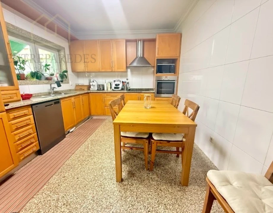 Moradia T4 para Venda em São Felix da Marinha Foto 5