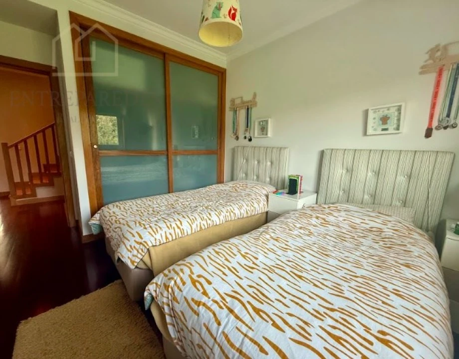 Moradia T4 para Venda em São Felix da Marinha Foto 8