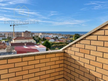 Moradia T4 para Venda em São Felix da Marinha