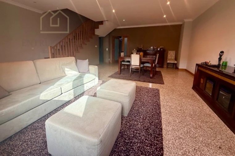 Moradia T4 para Venda em São Felix da Marinha Foto 4