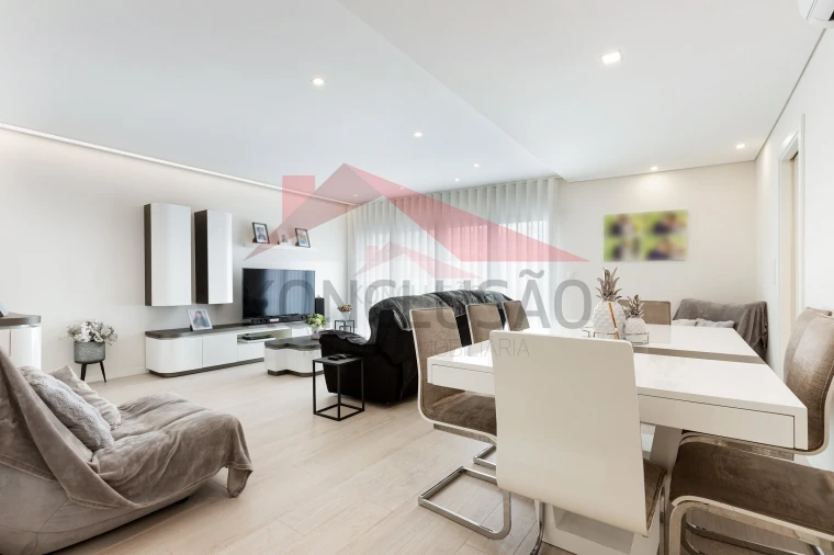 Apartamento T3 para Venda em Póvoa de Santa Iria e Forte da Casa Foto 1