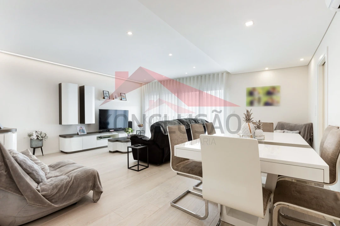 Apartamento T3 para Venda em Póvoa de Santa Iria e Forte da Casa Foto 1