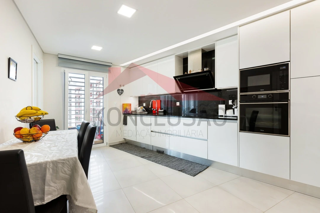 Apartamento T3 para Venda em Póvoa de Santa Iria e Forte da Casa Foto 2