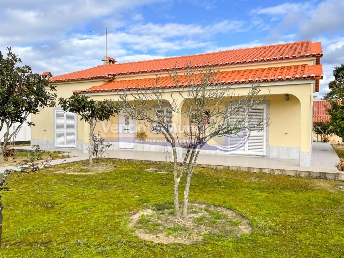 Moradia T3 para Venda em Branca Foto 1