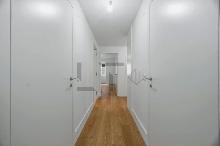 Apartamento T3 para Venda em Santo António Foto 2
