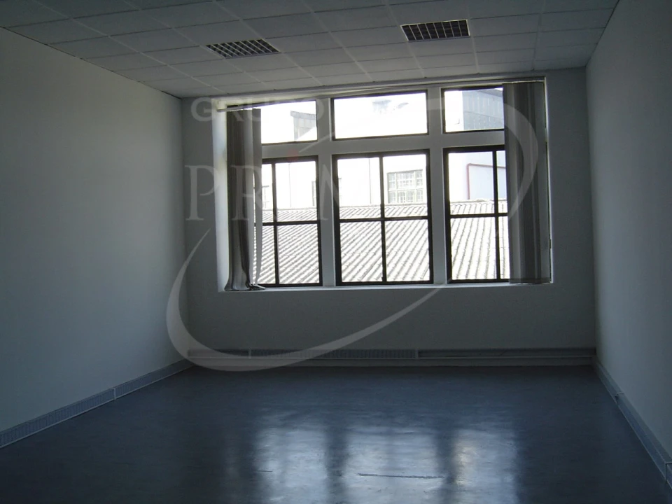 Escritório para Arrendamento em Paranhos Foto 3