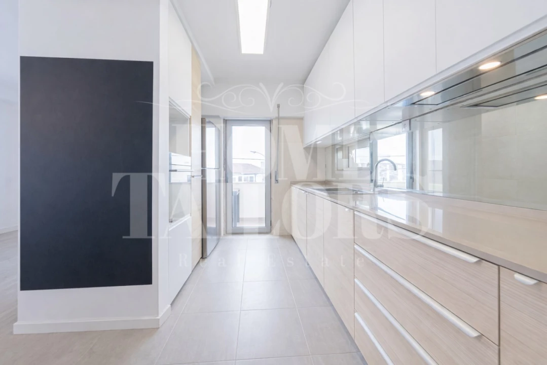 Apartamento T4 para Venda em Carnaxide e Queijas Foto 6