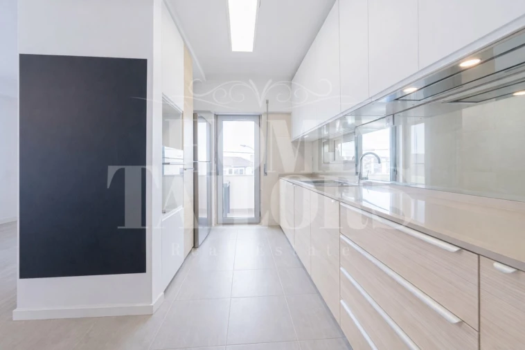 Apartamento T4 para Venda em Carnaxide e Queijas Foto 6