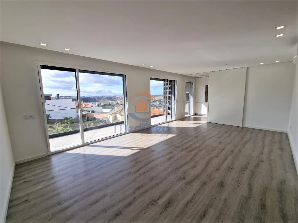 Apartamento T2 para Venda em Santo António dos Cavaleiros e Frielas Foto 2
