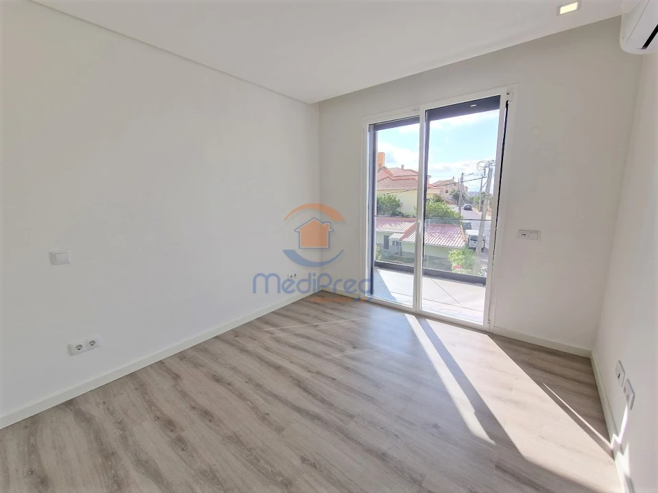 Apartamento T2 para Venda em Santo António dos Cavaleiros e Frielas Foto 6