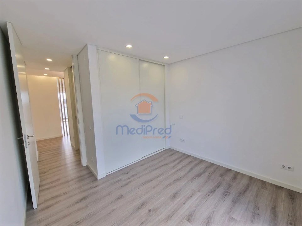 Apartamento T2 para Venda em Santo António dos Cavaleiros e Frielas Foto 10