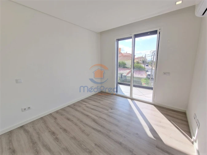 Apartamento T2 para Venda em Santo António dos Cavaleiros e Frielas Foto 6