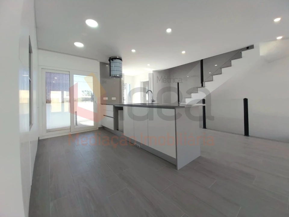 Moradia T2 para Venda em Corroios Foto 3