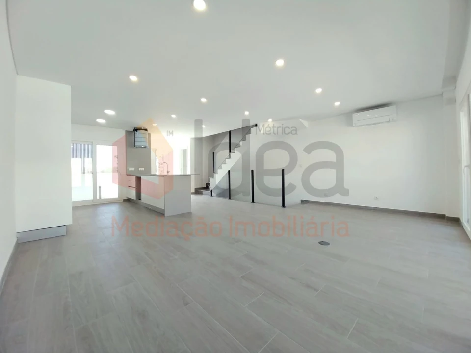 Moradia T2 para Venda em Corroios Foto 2