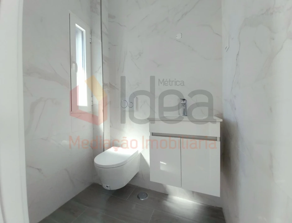 Moradia T2 para Venda em Corroios Foto 7