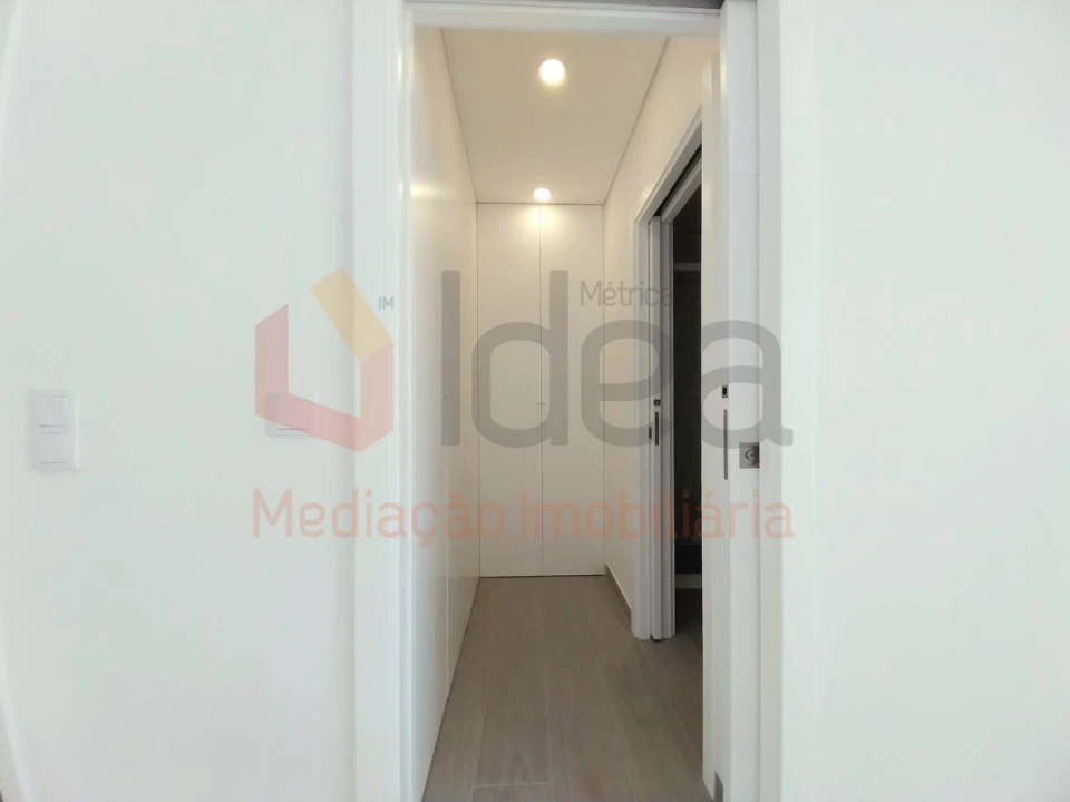 Moradia T2 para Venda em Corroios Foto 12